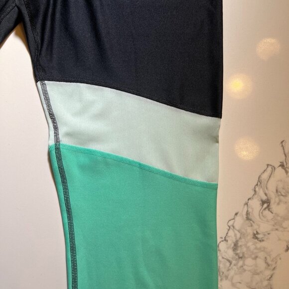 NWOT - Nike - Power Crop Leggings - Black / Green / White - Size 16 - Picture 3 of 15